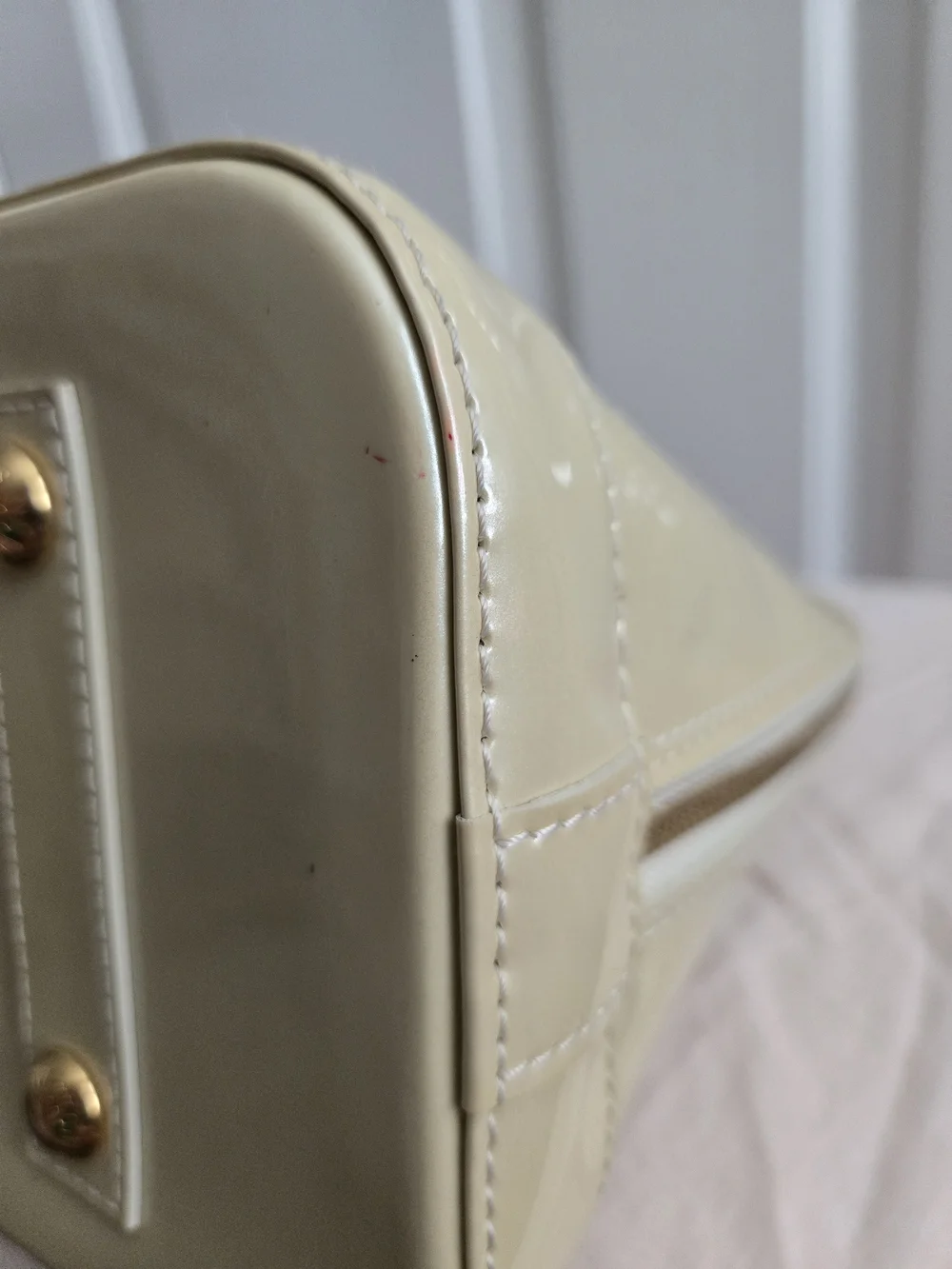 Louis Vuitton Blanc Corail Vernis Alma PM - Cream/Beige Satchel